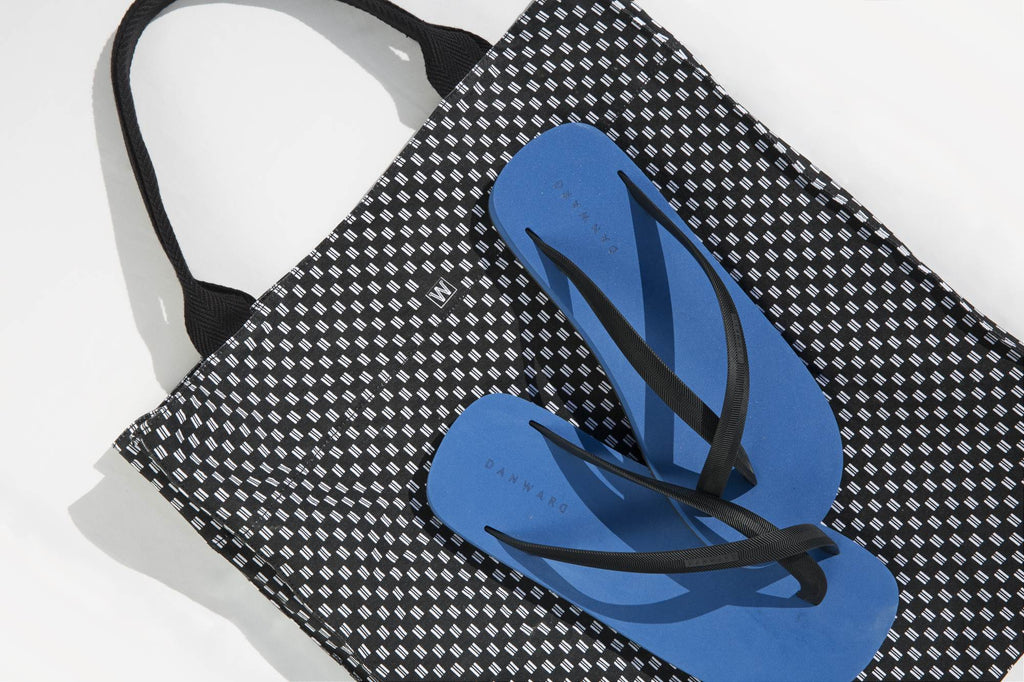 BICOLORED CROSS TOE FLIP-FLOP, BLUE WITH BLACK