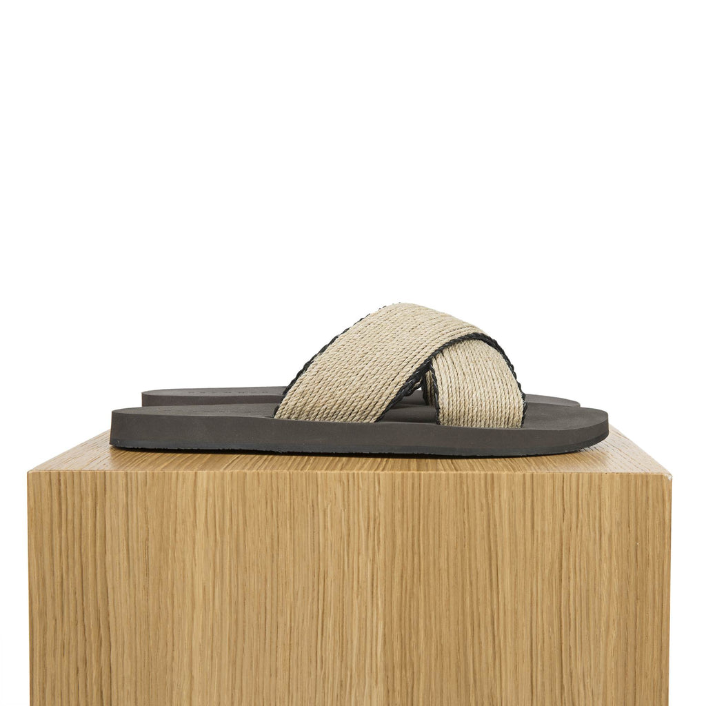 CRISS-CROSS BICOLORED RAFFIA AND LEATHER LINED BEACH SLIDE WITH MICRO BOTTOM