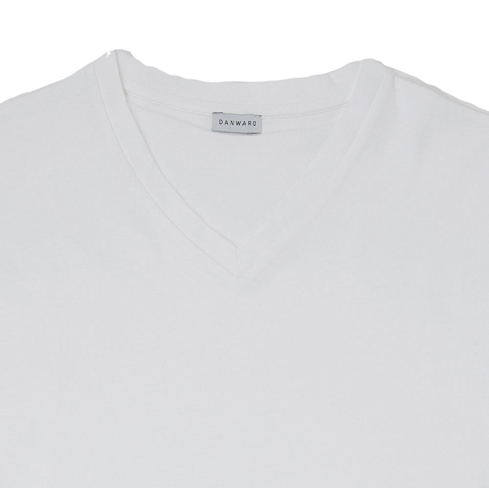 fitted v-neck tee with lateral contrast detail